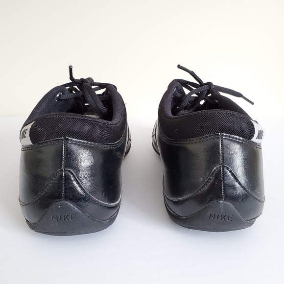 Nike Wmns Musique V Black Leather Sneakers Size 10 - Picture 7 of 11